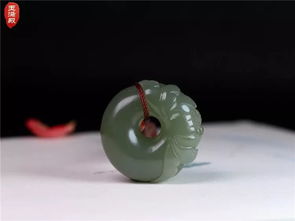 玉滿殿學(xué)玉 為什么和田碧玉都會看到一些小黑點(diǎn)呢