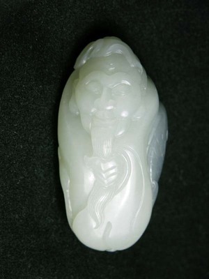 岳工是和田玉嗎? (不會是俄料貨是青海料吧) 是子料嗎?雕工如何?